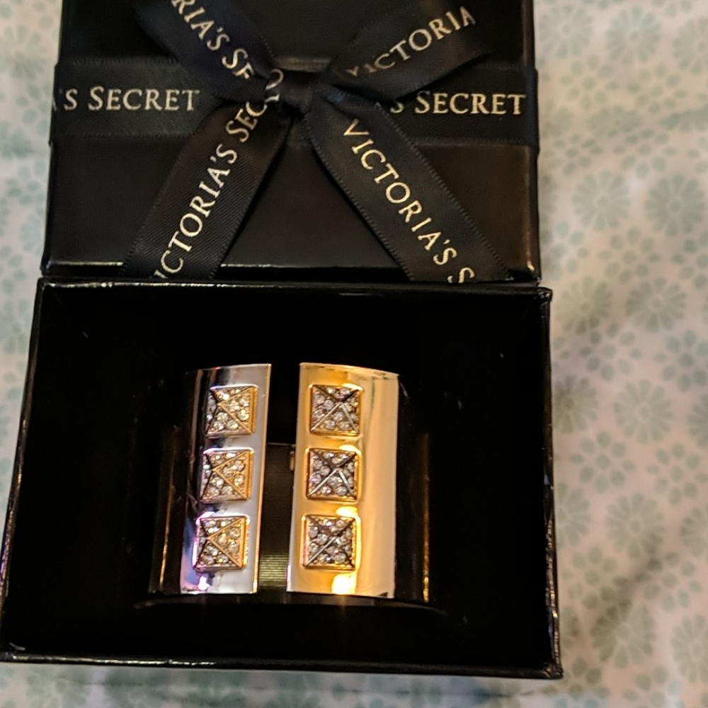 VS CUFF BRACELET